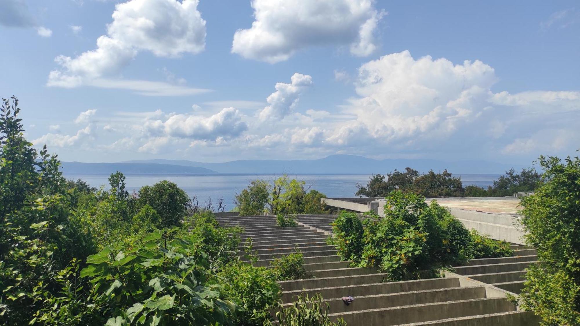 Haludovo Virtual Ruin Hotel Bungaloos Apartments And Camping, International Cooperation And Assistance For Rebirth Baracska Ngoại thất bức ảnh